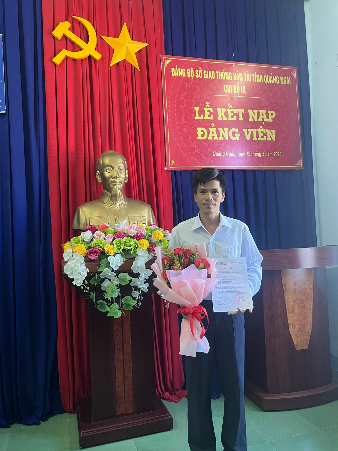 Chi bộ ix tổ chức lễ kết nạp đảng viên mới 2